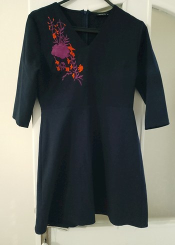 Mor Nakışlı V Yaka elbise - Görsel 2