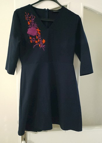 Mor Nakışlı V Yaka elbise - Görsel 3