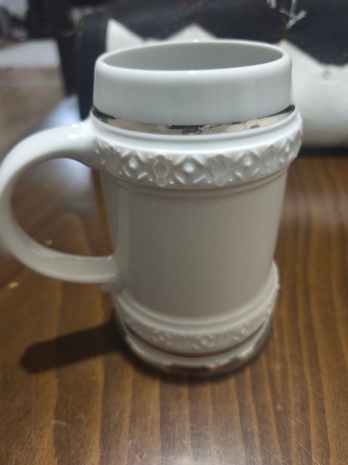 Beyaz Seramik Kupa aslan Kafatası Detaylı - Görsel 4