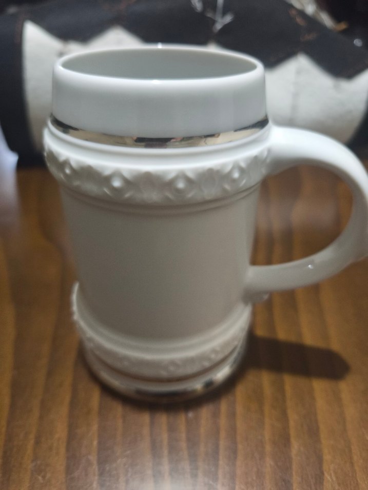 Beyaz Seramik Kupa aslan Kafatası Detaylı - Görsel 2