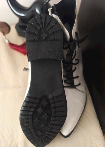 Beyaz Bağcıklı Stiletto Topuklu Kadın Bot - Görsel 3