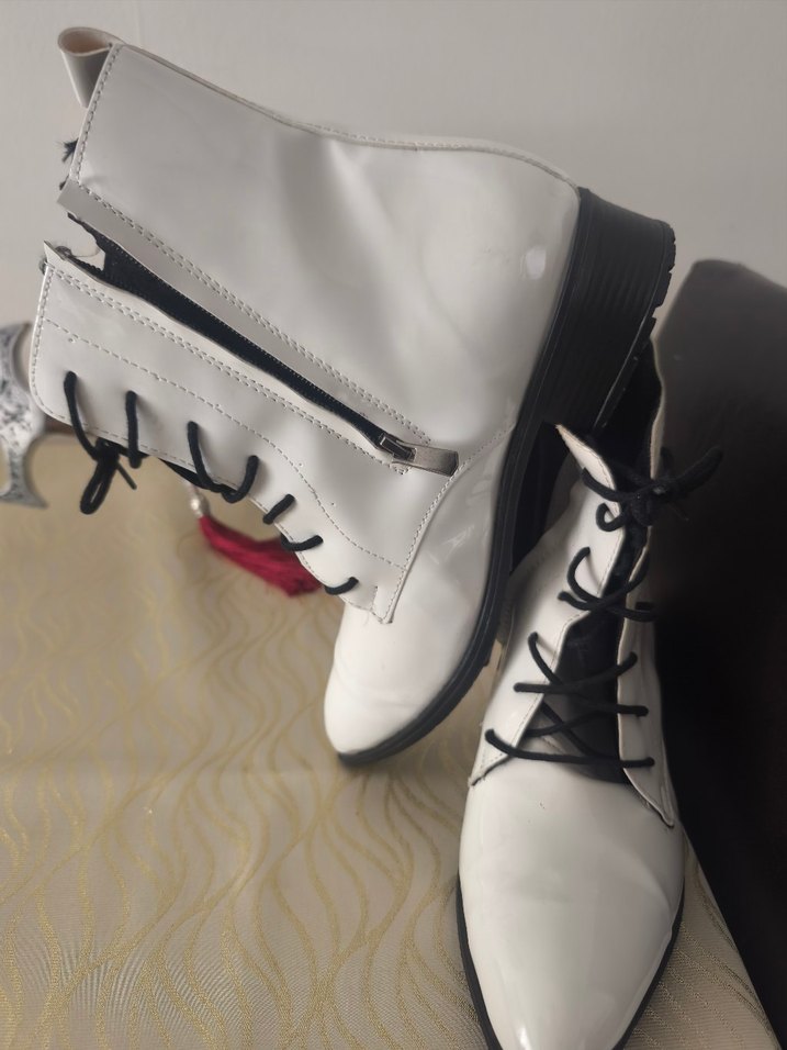 Beyaz Bağcıklı Stiletto Topuklu Kadın Bot - Görsel 2