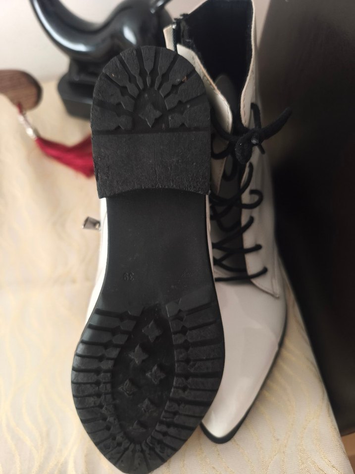 Beyaz Bağcıklı Stiletto Topuklu Kadın Bot - Görsel 3