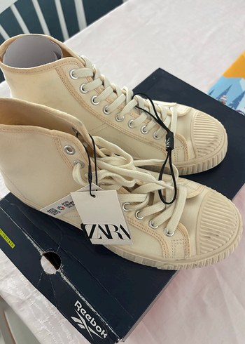 Zara Beyaz Minimalist Yuksek Tabanli Erkek Spor Ayakkabi