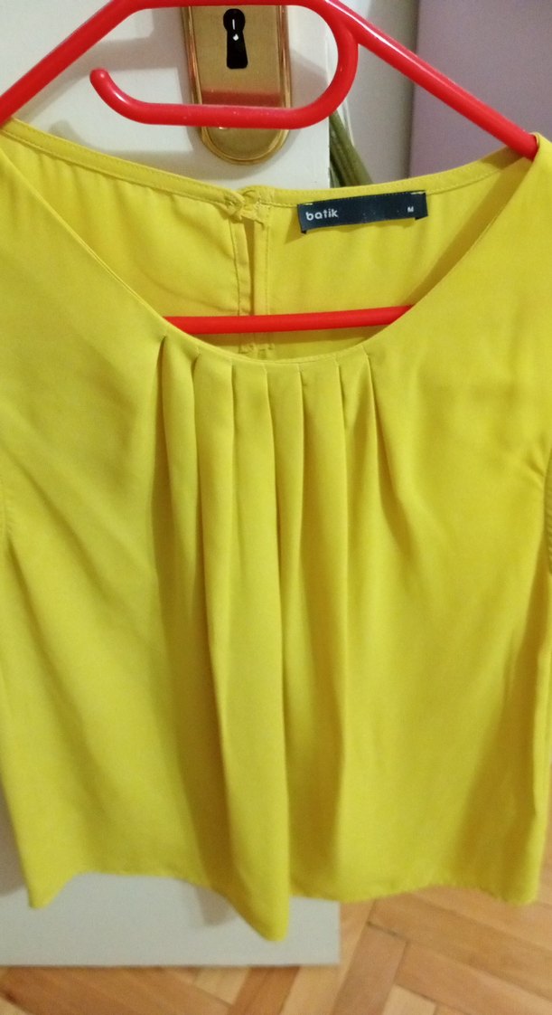 Sarı Piliseli yuvarlak Yakalı Kolsuz Bluz - Görsel 3