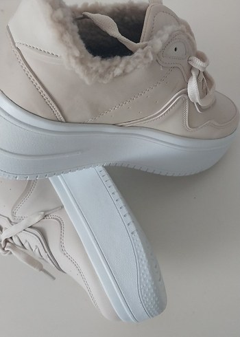 Beyaz Kürklü Kadın Spor Ayakkabı - Görsel 4