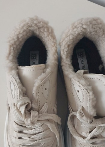 Beyaz Kürklü Kadın Spor Ayakkabı - Görsel 2