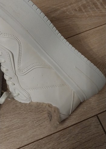 Beyaz Kürklü Dolgu Topuk Kadın Spor Ayakkabı - Görsel 4