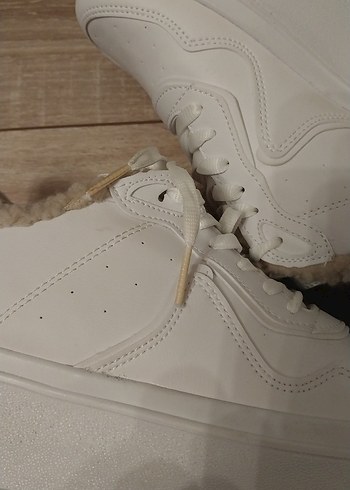 Beyaz Kürklü Dolgu Topuk Kadın Spor Ayakkabı - Görsel 2