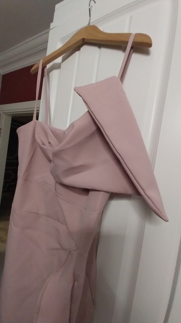 #kadın elbise 
Pudra Pembe Omuzları Açık Fırfırlı Uzun Elbise - Görsel 5