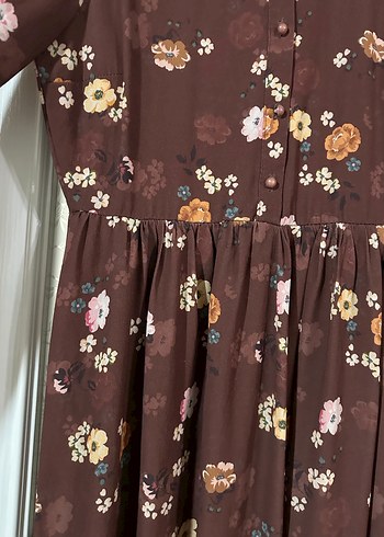 Düğmeli Çiçek Desenli Uzun Kahverengi Bohem Elbise - Görsel 3