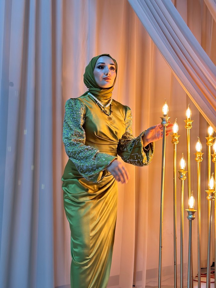 Yağ yeşili kolları taşlı abiye - Görsel 3