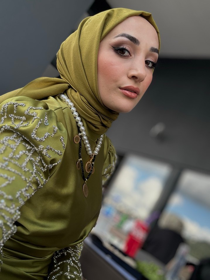 Yağ yeşili kolları taşlı abiye - Görsel 2