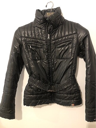 Tommy Hilfiger kapüşonlu siyah mont