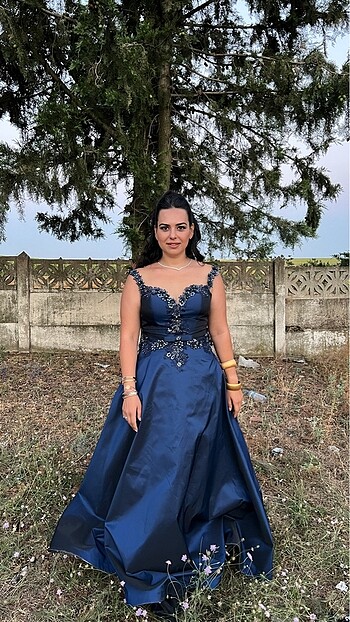 Nişan elbisesi