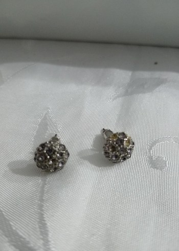 Diğer kullanılmış küpe