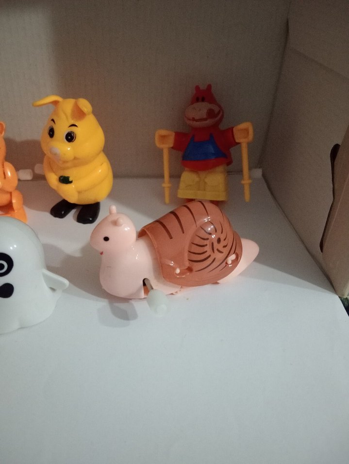 Renkli Karışık Plastik Oyuncak Figürler - Görsel 3