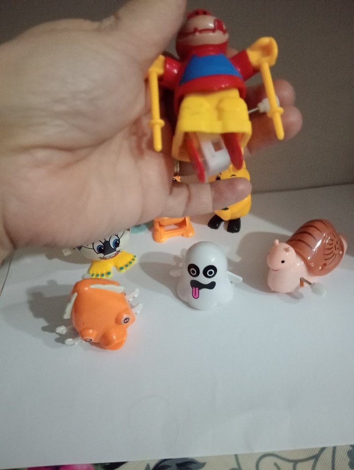 Renkli Karışık Plastik Oyuncak Figürler - Görsel 2