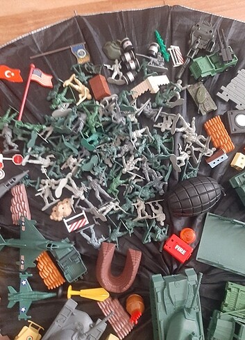 Beden Asker oyuncakları 