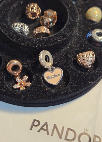 Pandora mom sallantılı charm