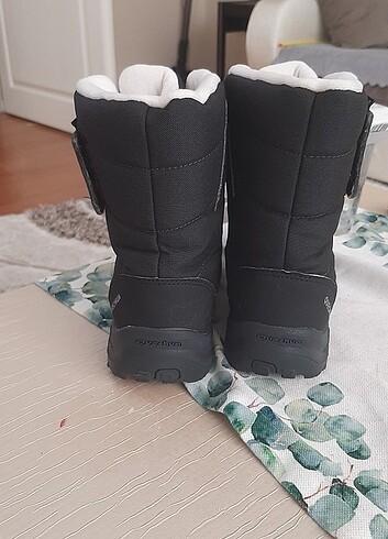 35 Beden siyah Renk Decathlon kar botu
