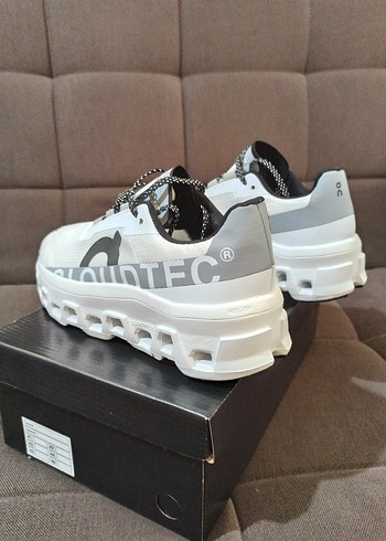 42 Beden beyaz Renk Cloud On Monster