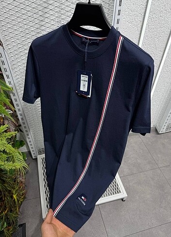 l Beden Tommy Hilfiger erkek t-shirt