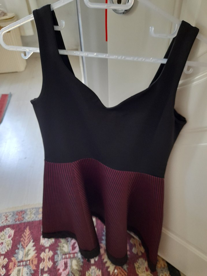 Bordo Piliseli Midi V Yaka Kolsuz Elbise - Görsel 3