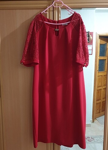 Kırmızı elbise