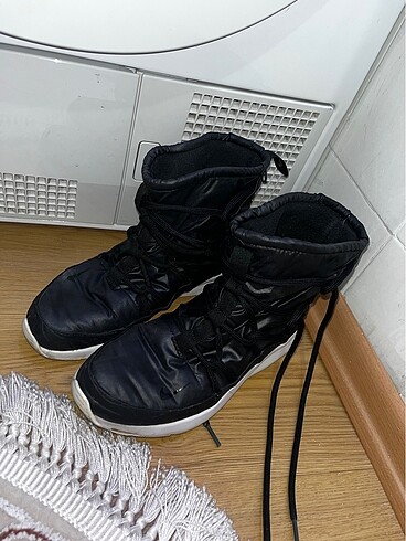 Nike tanjun bot