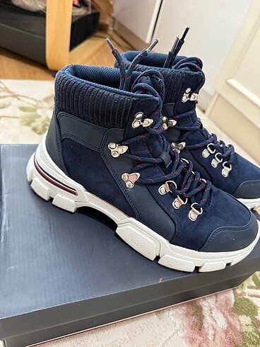 Tommy Hilfiger 38