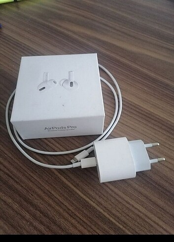 iPhone şarj aleti ve adaptör orijinal