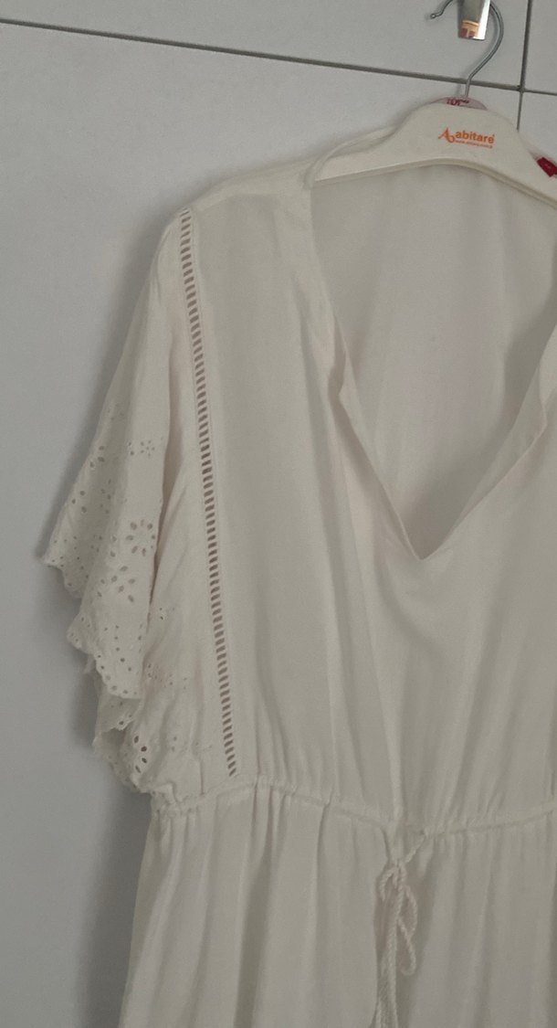 Dantel Detaylı Beyaz V Yaka Kadın Bluz - Görsel 3