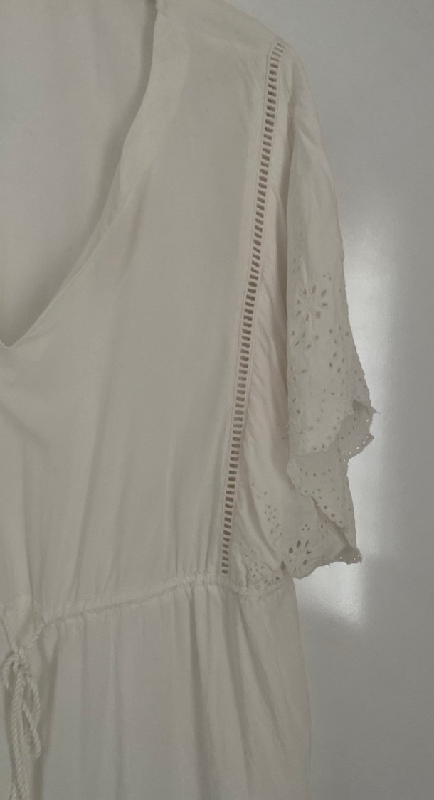 Dantel Detaylı Beyaz V Yaka Kadın Bluz - Görsel 4