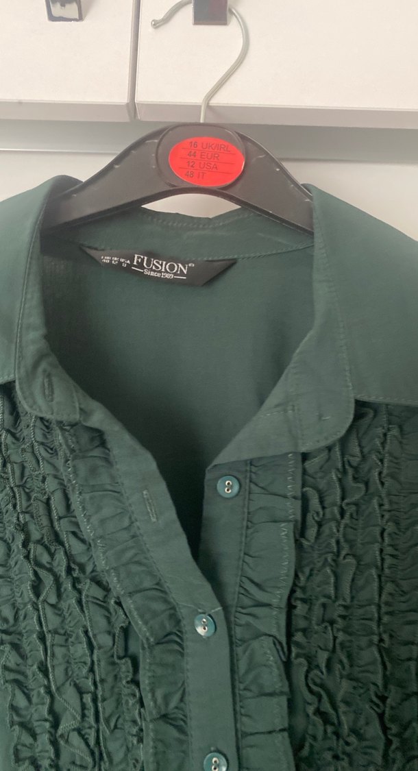 Düğmeli Koyu Yeşil Gotik Kadın Gömlek - Görsel 4