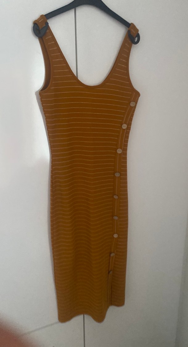 Düğmeli V Yaka Uzun Kahverengi Elbise - Görsel 2