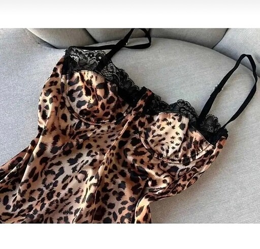 Trendyol & Milla Saten leopar gecelik