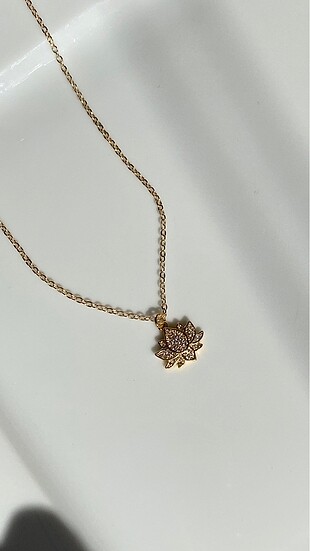 Lotus kolye