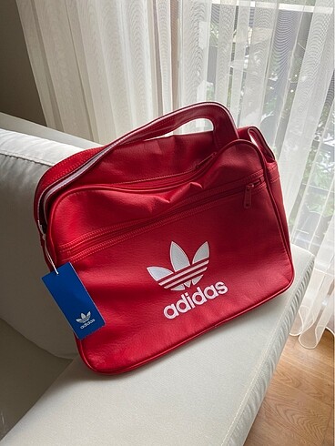 adidas kırmızı çanta