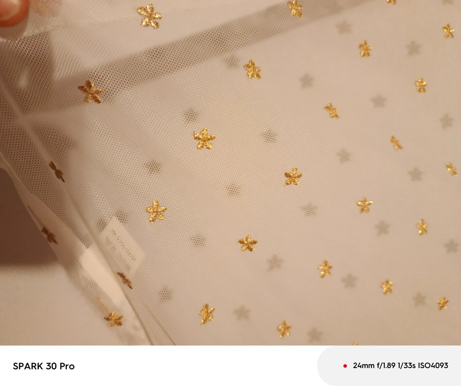 Beyaz Puantiyeli Parlak Masa Örtüsü hiç kullanılmadı - Görsel 3