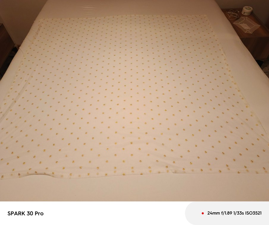 Beyaz Puantiyeli Parlak Masa Örtüsü hiç kullanılmadı - Görsel 2