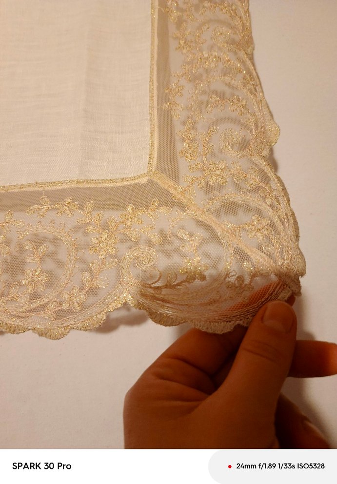 Bej Nakışlı Masa Örtüsü - Görsel 4