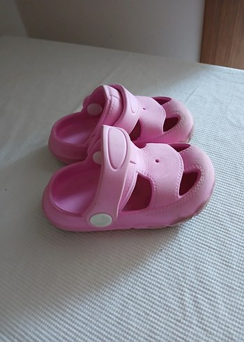 Kız Çocuk Pembe Tokalı Terlik