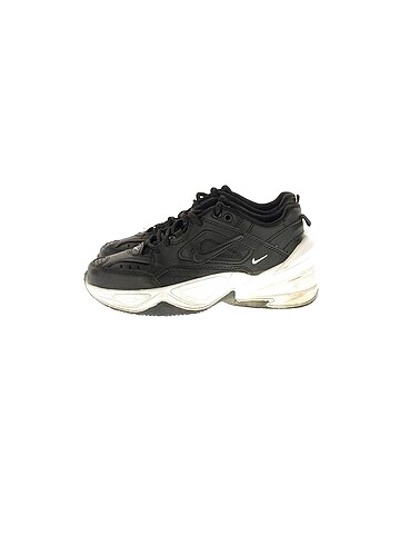 Nike Spor Ayakkabı %70 İndirimli.