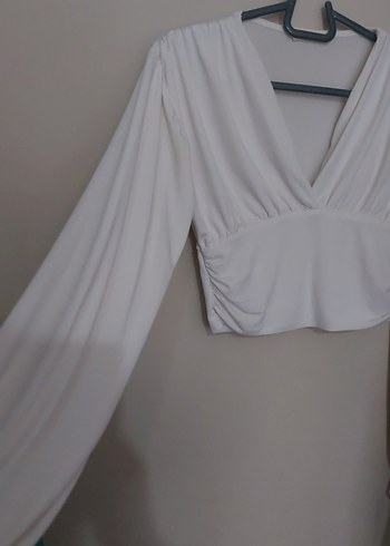 Beyaz V Yakalı Drapeli Uzun Kollu Bluz - Görsel 2