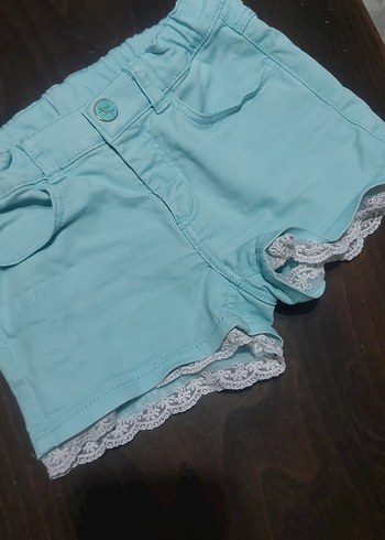 Nakışlı Beyaz Pamuklu Düğmeli Kız Şortu - Görsel 3