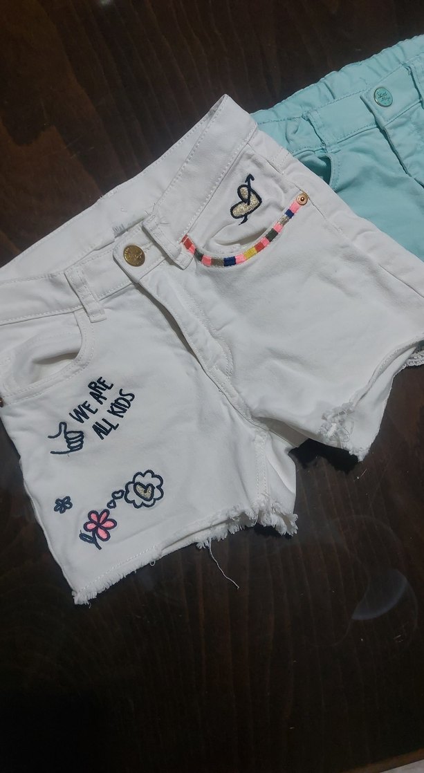 Nakışlı Beyaz Pamuklu Düğmeli Kız Şortu - Görsel 2