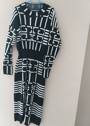Desenli Siyah Triko Uzun Elbise