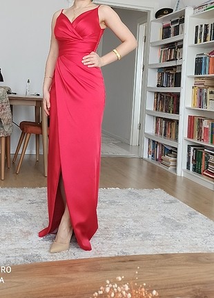 Kırmızı elbise