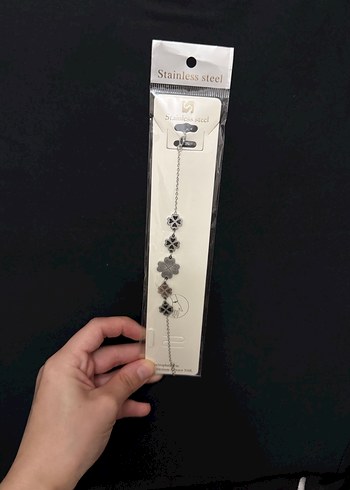 Zincir Detaylı Gri Kadın Bileklik